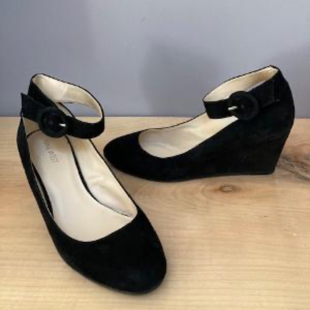 Nine West black suede wedge